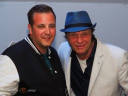 Künstler helfen Kinder - Mit Musik zur Menschlichkeit